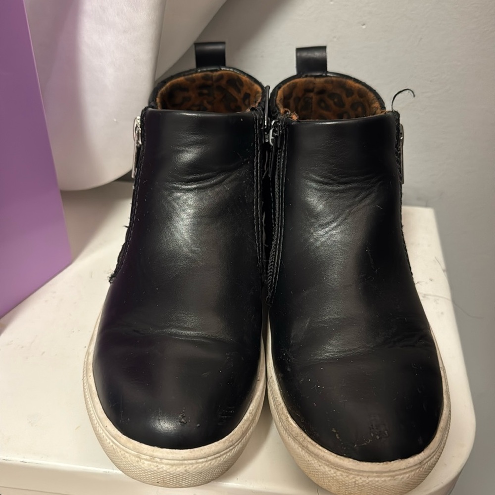 Size 1 big girl . Black Steve Madden